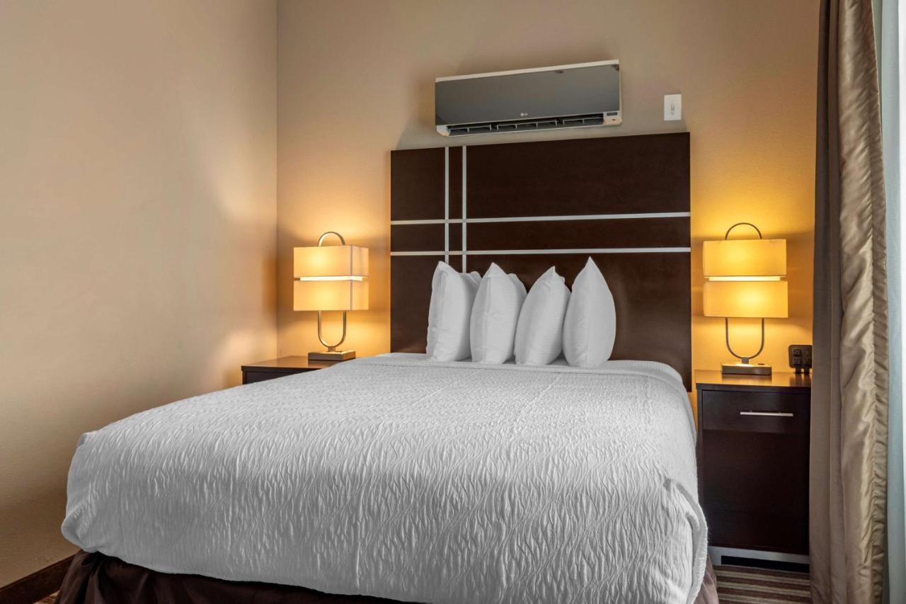 Best Western Plus North Odessa Inn & Suites Екстериор снимка